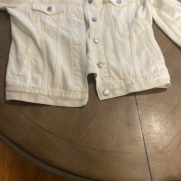 White gap Jean jacket - Picture 5 of 9